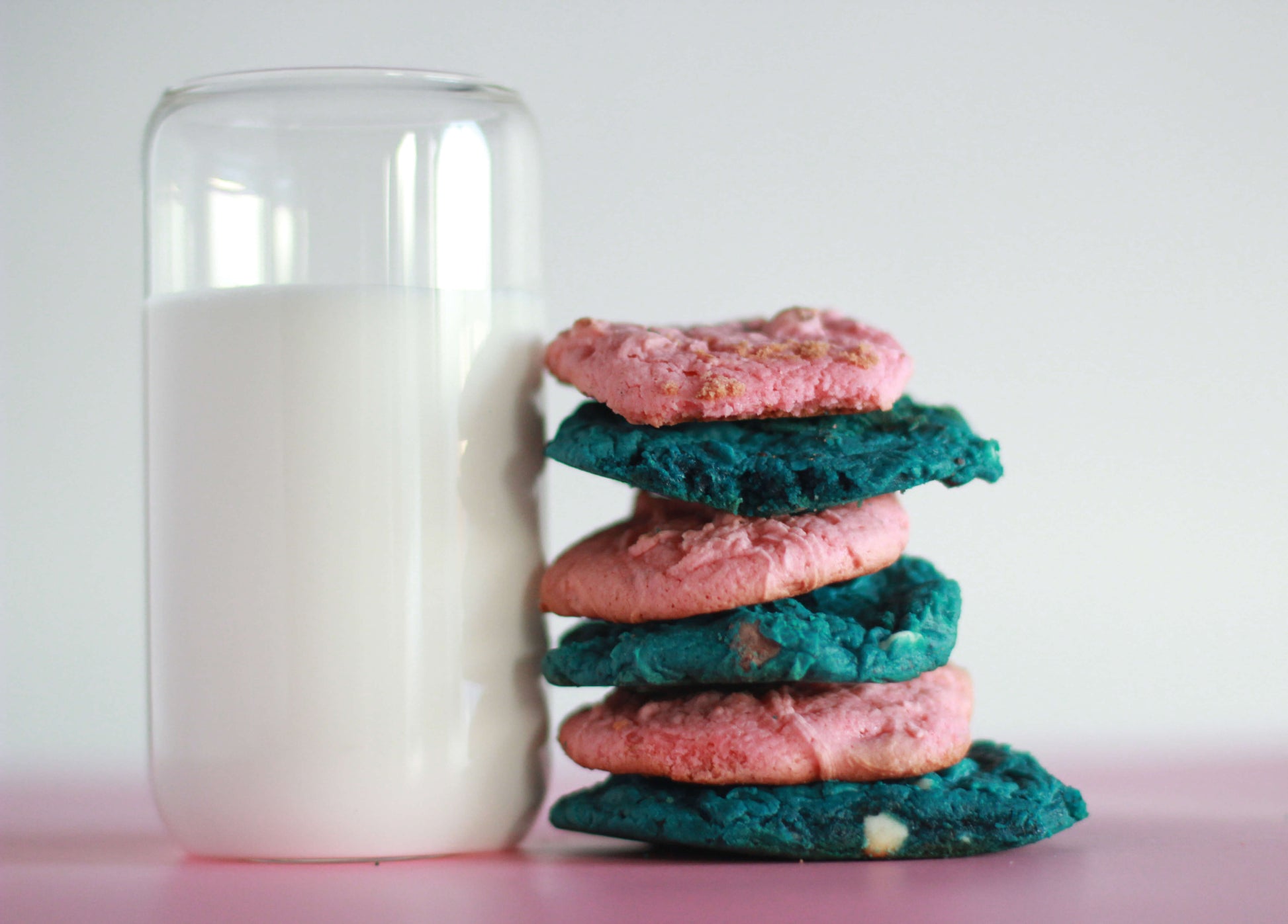 Treat yourself to our soft and buttery handmade sugar cookies! Made with the finest ingredients and baked fresh, these sweet vanilla and sugar treats are the perfect snack or dessert. Indulge in the mouth-watering goodness delivered straight to your door or available for local pickup!