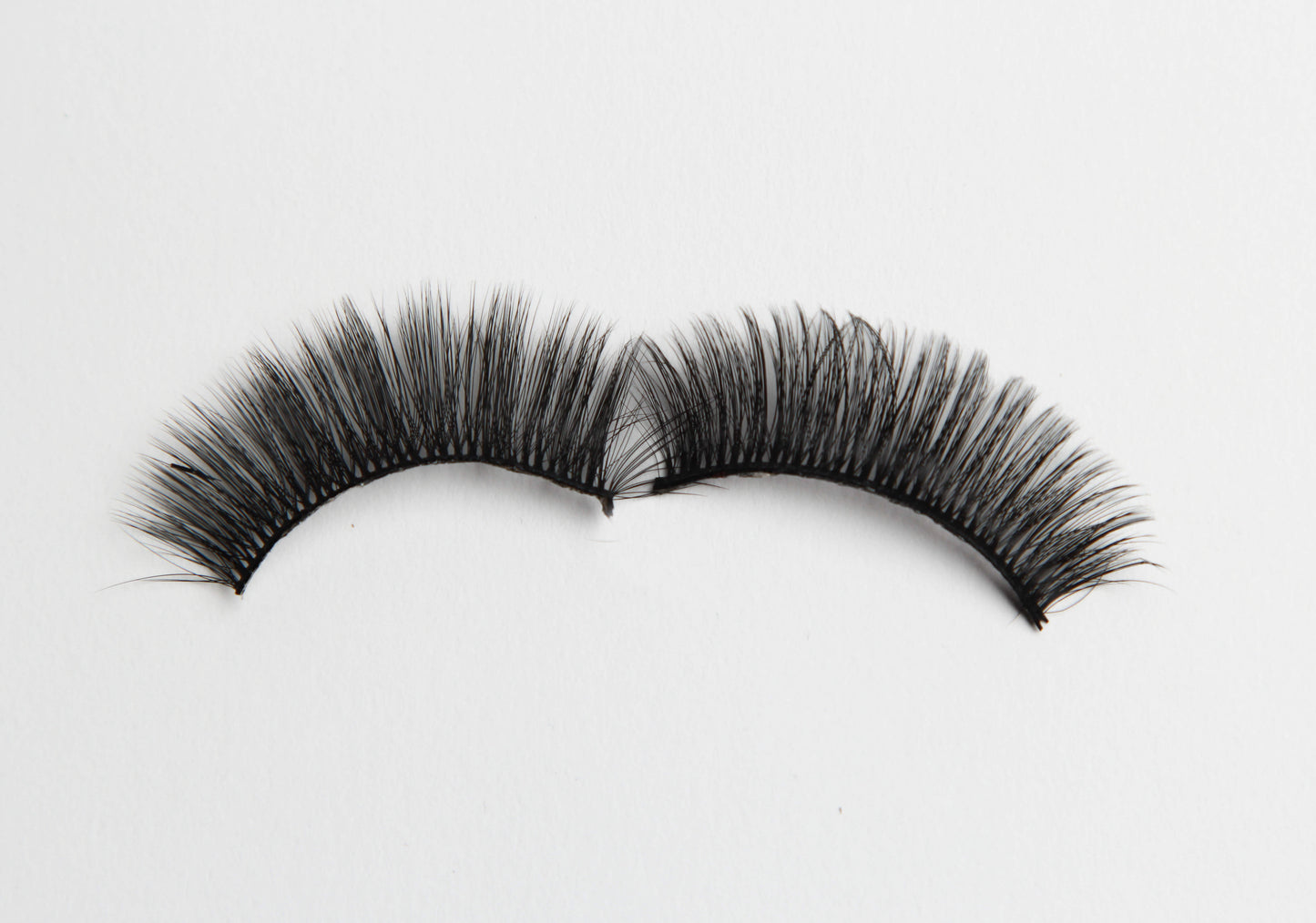 Cali Vibes V10 Eyelashes-Black